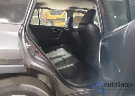 2022 Toyota Rav4 Xle Premium z USA, uszkodzony, nr VIN 2T3A1RFVXNC269653